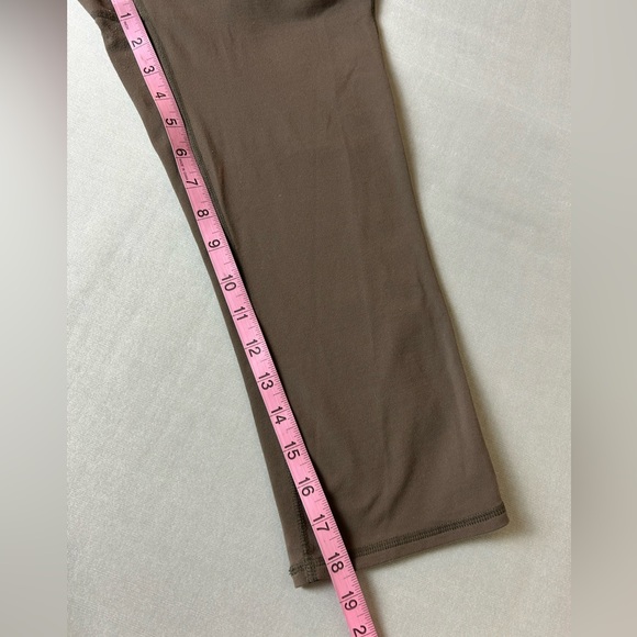 Athleta Stach Shorts Size MT Rusty Brown Elastic Waistband - Picture 6 of 8